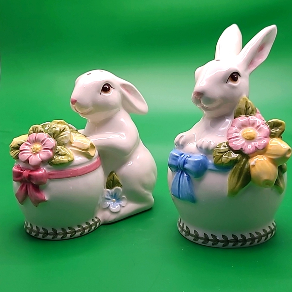 Portmeirion Botanic Garden Terrace ceramic Easter rabbit salt & pepper shakers
